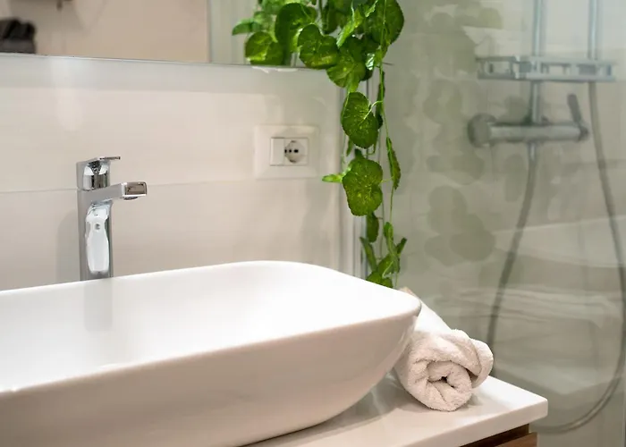 Porta Nuova - Alpitour Free Parking & Netflix Torino